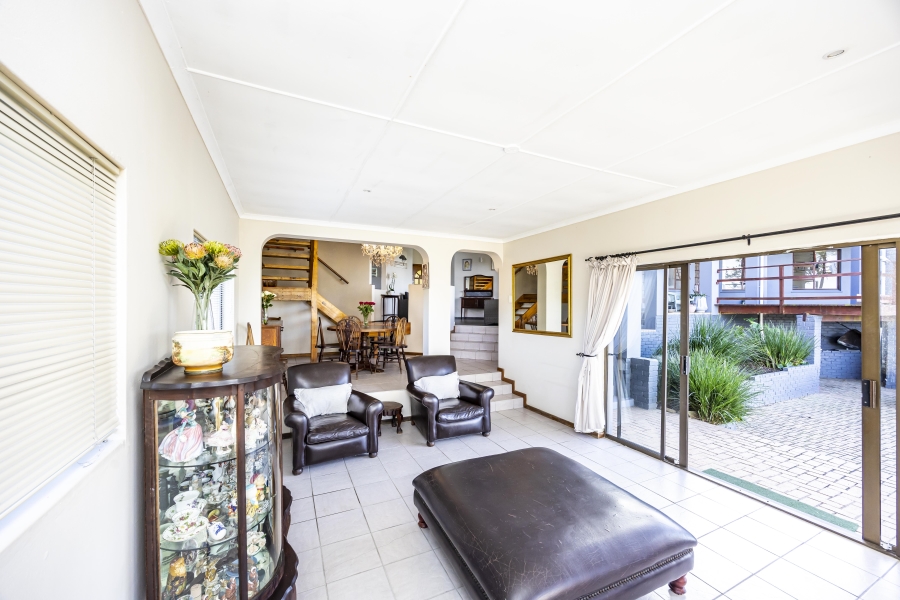 4 Bedroom Property for Sale in Beacon Bay Eastern Cape